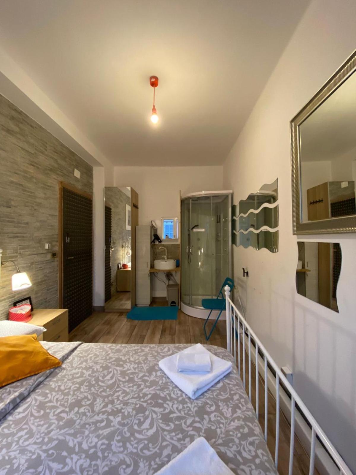 Europe Station Rooms Парма Екстериор снимка